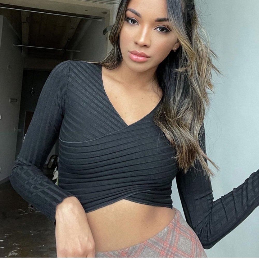 NWOT Princess Polly ABIGAL Long Sleeve Black Ribbed Crop Top